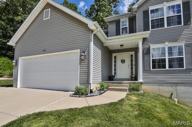 3375 Amber Heights Ln, Imperial, MO 63052 - traditional home featuring concrete driveway and an attached garage