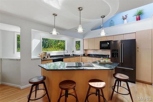 15747 Cedarmill Dr, Chesterfield, MO 63017 - kitchen featuring black appliances, light wood finished floors, lofted ceiling, a kitchen bar, and decorative backsplash