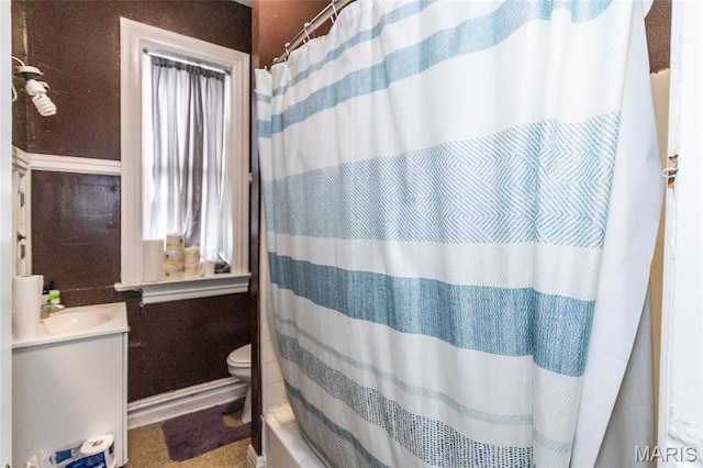 3815 N 20th St, Saint Louis, MO 63107 - full bathroom featuring vanity and a shower with curtain