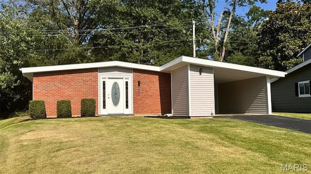 6822 Friarwood Dr, Saint Louis, MO 63134 - mid-century inspired home featuring driveway, a front yard, an attached carport, and brick siding