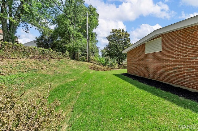 6822 Friarwood Dr, Saint Louis, MO 63134 - view of grassy yard