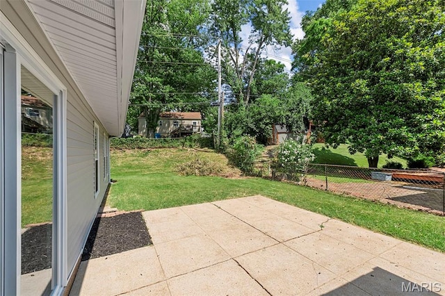 6822 Friarwood Dr, Saint Louis, MO 63134 - view of patio