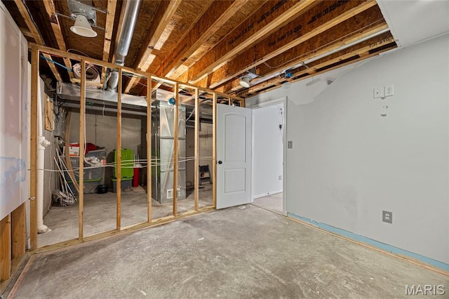 3112 Bentwater Pl, Saint Charles, MO 63301 - unfinished below grade area with a water pressure tank