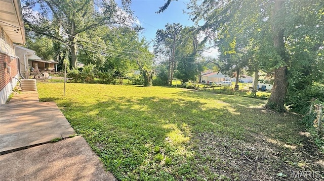 6613 Dunwold Dr, Saint Louis, MO 63134 - view of grassy yard