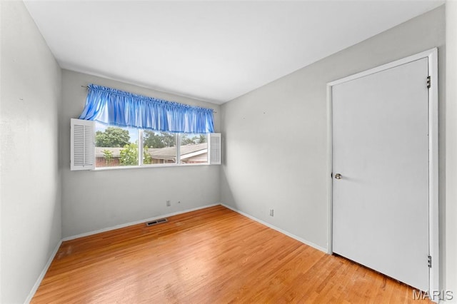 670 Gateswood Dr, Florissant, MO 63033 - empty room featuring wood finished floors and baseboards