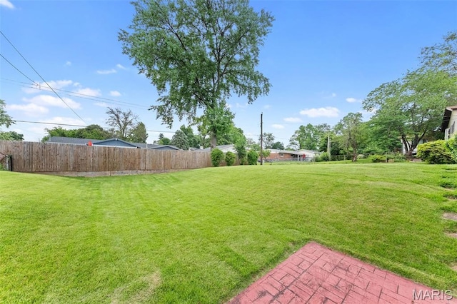 670 Gateswood Dr, Florissant, MO 63033 - view of yard