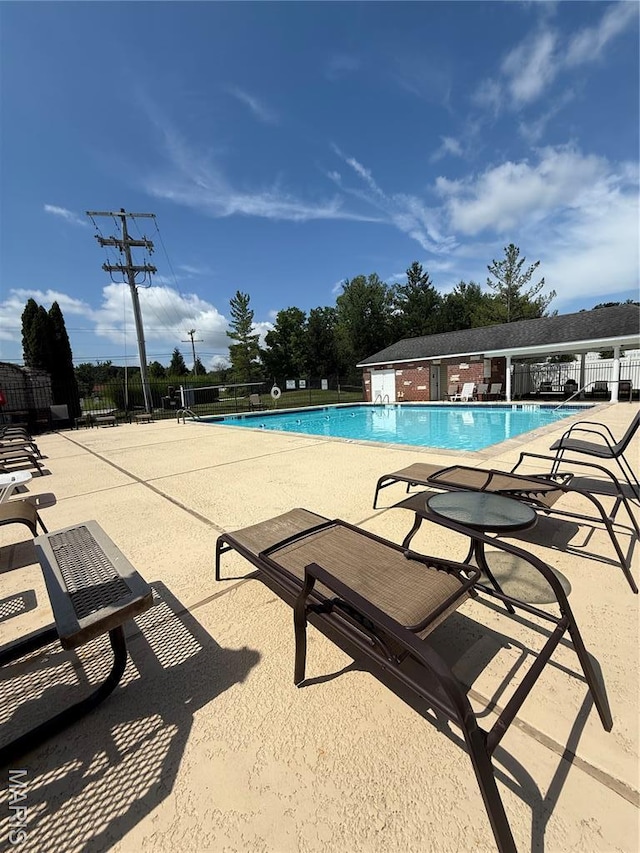 5 Tucker Manor Ct, Wentzville, MO 63385 - community pool with a patio area