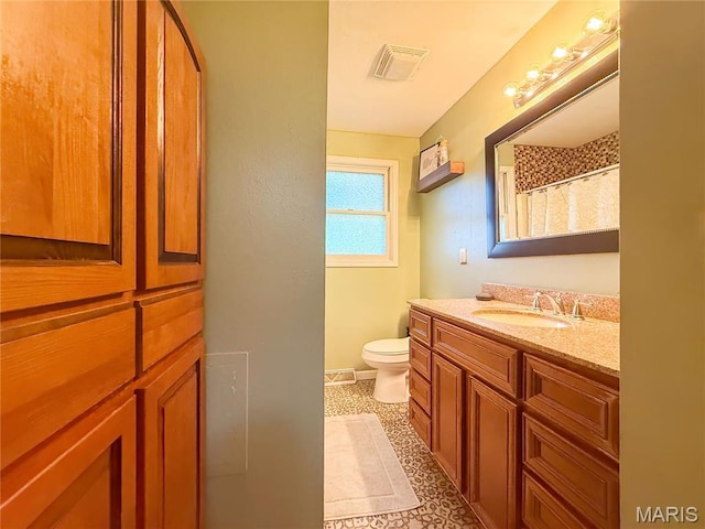 914 Ruby Dr, Farmington, MO 63640 - full bathroom featuring vanity and curtained shower