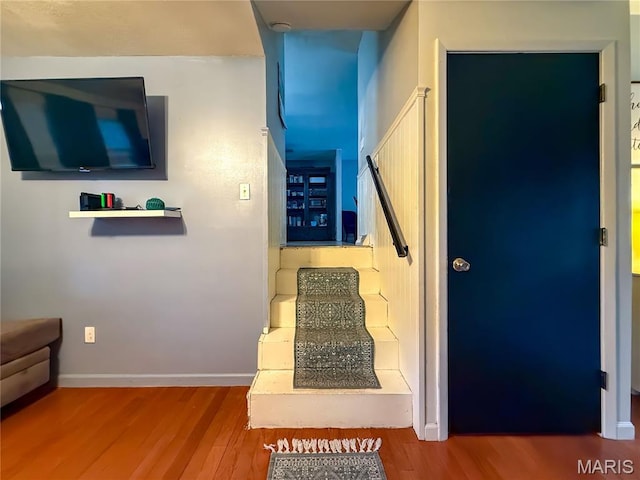914 Ruby Dr, Farmington, MO 63640 - hall with wood finished floors
