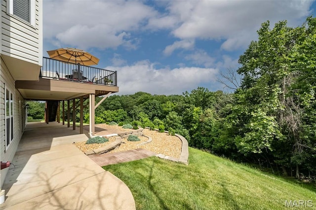 7202 Geneva Manor Ct, Oakville Township, MO 63129 - view of grassy yard with a patio and a deck