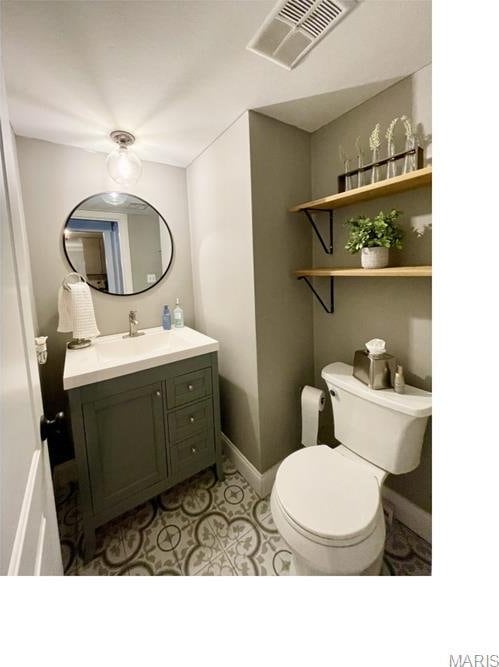 325 Fox Village Ct, Ballwin, MO 63021 - half bath featuring vanity and toilet