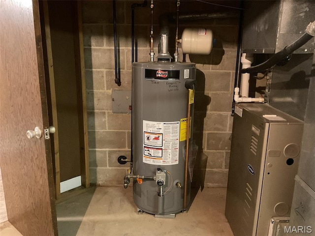 4303 State Route 160, Highland, IL 62249 - utility room with water heater and heating unit