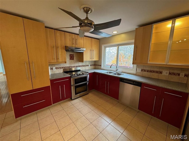 12383 Woodline Dr, Saint Louis, MO 63141 - kitchen with appliances with stainless steel finishes, under cabinet range hood, a ceiling fan, decorative backsplash, and dark countertops