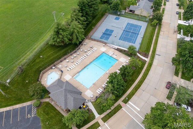 1404 Summerpoint Ln, Fenton, MO 63026