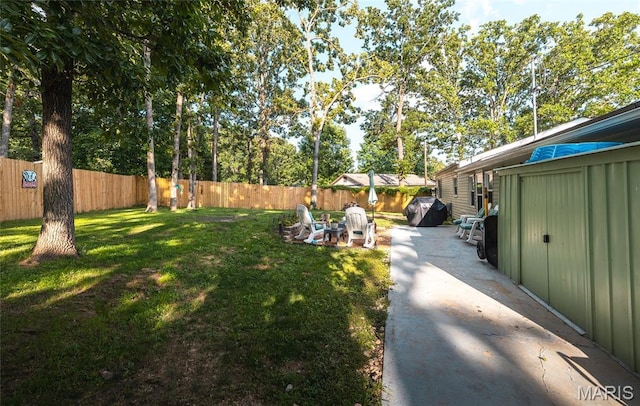 77 Indian Hills Dr, Cuba, MO 65453 - fenced backyard featuring a patio