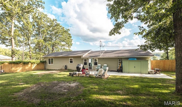 77 Indian Hills Dr, Cuba, MO 65453 - rear view of house featuring a patio area and a fenced backyard