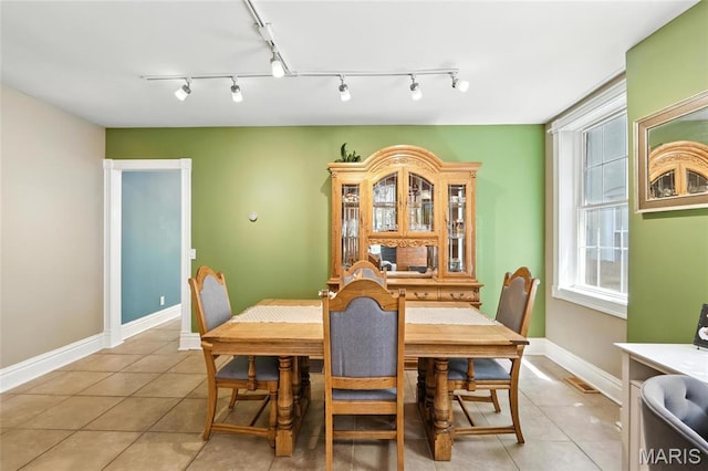 2812 Indiana Ave, Saint Louis, MO 63118 - dining space with light tile patterned floors and baseboards
