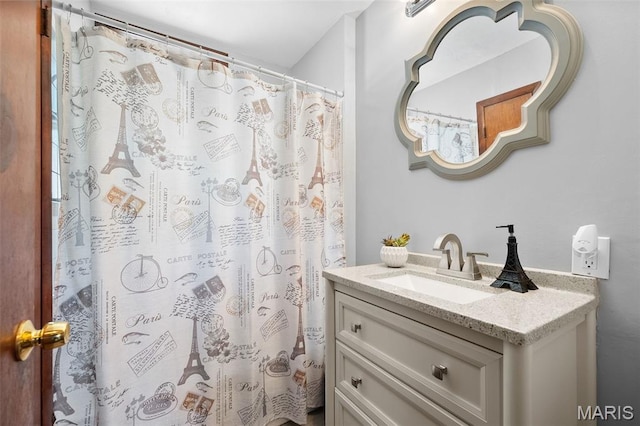 512 N Hills Dr, Saint Louis, MO 63121 - full bath featuring vanity and curtained shower