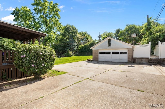 512 N Hills Dr, Saint Louis, MO 63121 - view of detached garage