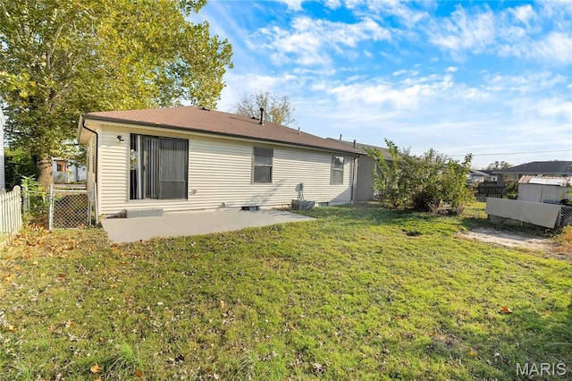 8219 Pear Ln, Saint Louis, MO 63123 - rear view of property with a patio area