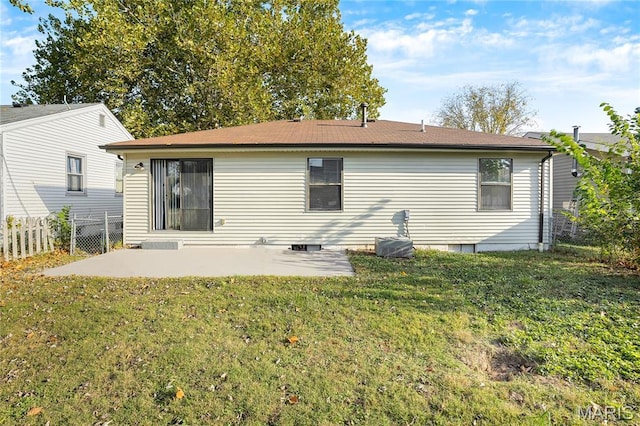8219 Pear Ln, Saint Louis, MO 63123 - rear view of property with a patio area