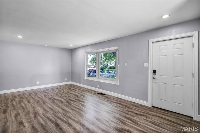 7104 Leona St, Saint Louis, MO 63116 - foyer featuring dark wood finished floors and recessed lighting
