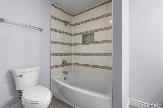 7104 Leona St, Saint Louis, MO 63116 - full bath with toilet and  shower combination