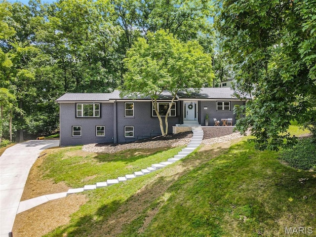 246 Leichester Cir, Ballwin, MO 63011 - view of front of home featuring a front yard