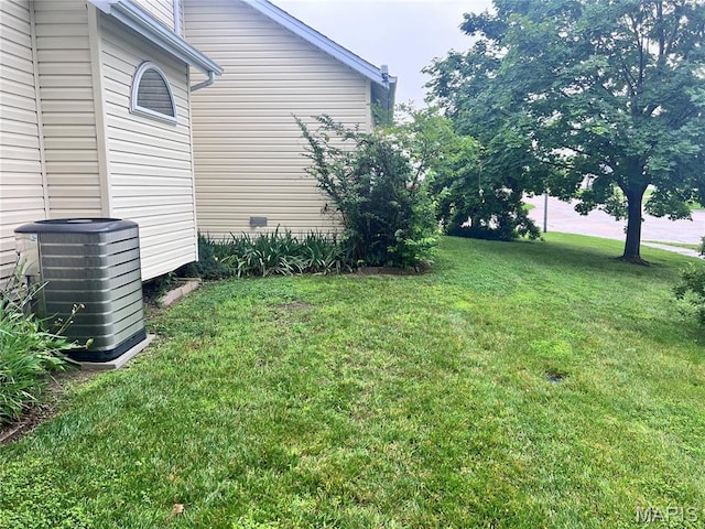 1 Calumet Meadows Ct, Ofallon, MO 63376 - view of green lawn