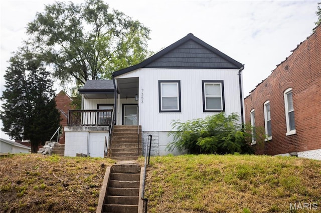 7353 Virginia Ave, Saint Louis, MO 63111 - view of front facade featuring stairway
