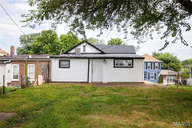 7353 Virginia Ave, Saint Louis, MO 63111 - back of property with a lawn