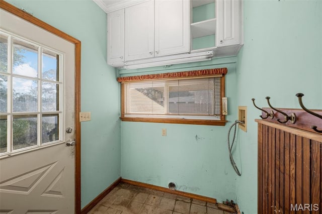 135 Oak Tree Dr, Webster Groves, MO 63119 - laundry room with hookup for a washing machine, plenty of natural light, and hookup for an electric dryer