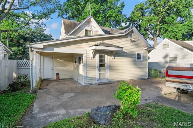 135 Oak Tree Dr, Webster Groves, MO 63119 - view of front facade featuring a carport