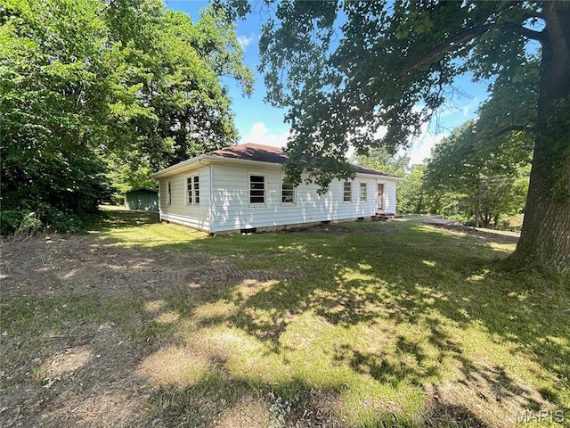 1203 N Main St, Salem, MO 65560 - view of front of property with a front lawn
