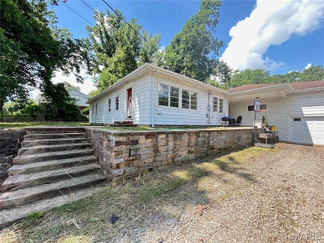 1203 N Main St, Salem, MO 65560 - view of side of property featuring an attached garage