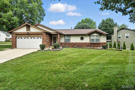 897 San Sebastian Dr, Fenton, MO 63026 - photo 4