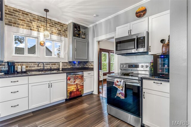 110 Brand Pl, Bonne Terre, MO 63628 - kitchen featuring stainless steel appliances, tasteful backsplash, white cabinetry, hanging light fixtures, and dark wood-style floors