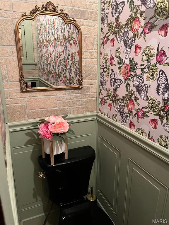 110 Brand Pl, Bonne Terre, MO 63628 - bathroom with a decorative wall and wainscoting