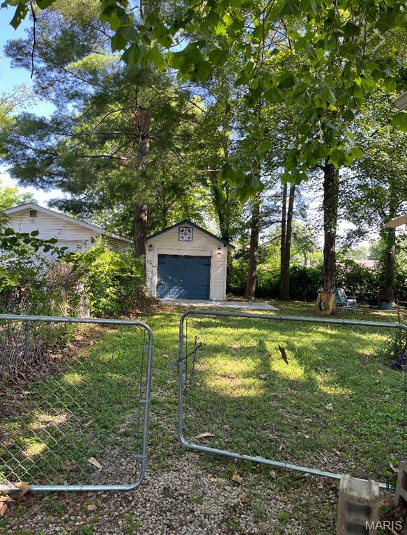 110 Brand Pl, Bonne Terre, MO 63628 - view of yard featuring an outbuilding and a detached garage