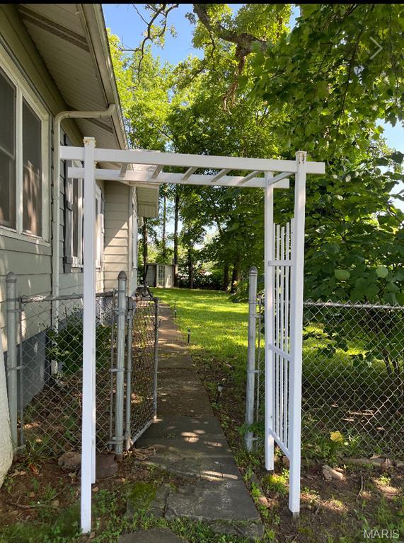 110 Brand Pl, Bonne Terre, MO 63628 - view of yard featuring a gate