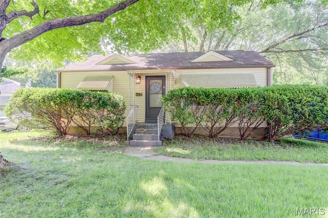8232 Davenport Dr, Berkeley, MO 63134 - single story home with a front lawn