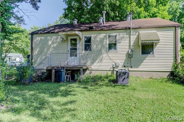 8232 Davenport Dr, Berkeley, MO 63134 - rear view of property with a lawn