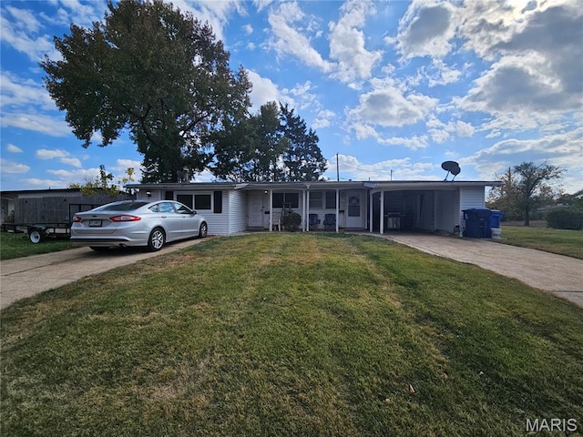 720 Southwell Ln, Florissant, MO 63031 - ranch-style home with concrete driveway, a front yard, and an attached carport