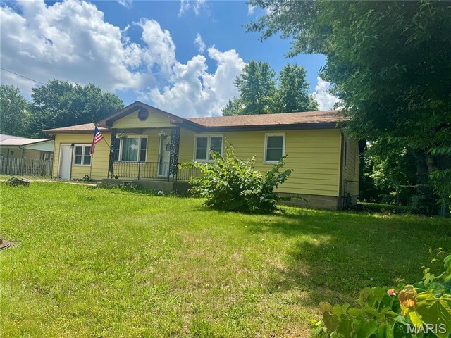 511 N Acre Dr, Richland, MO 65556 - view of front of house featuring covered porch and a front yard