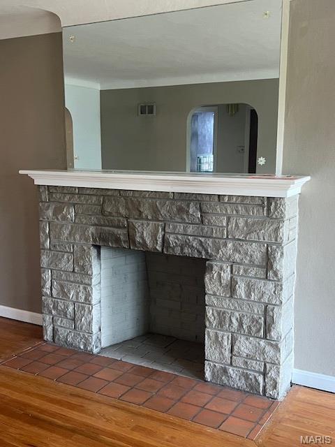 6721 Itaska St, Saint Louis, MO 63109 - detailed view of arched walkways and wood finished floors