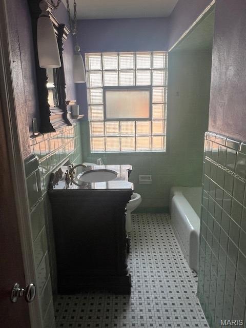 6721 Itaska St, Saint Louis, MO 63109 - bathroom featuring tile walls, a bath, vanity, and tile patterned floors
