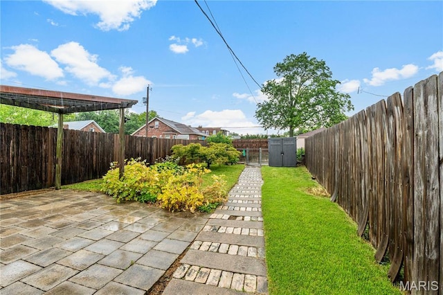 2725 Macklind Ave, Saint Louis, MO 63139 - fenced backyard with a patio