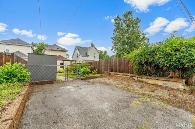 2725 Macklind Ave, Saint Louis, MO 63139 - fenced backyard with a gate