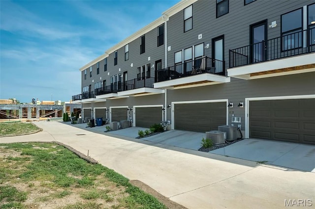 1347 W Gateway Hts W Unit 53-603, Richmond Heights, MO 63144 - view of property featuring driveway