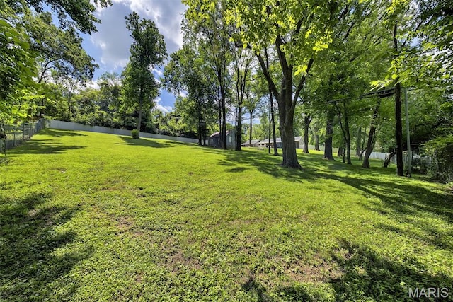 11365 Inverness Ln, Maryland Heights, MO 63043 - view of yard